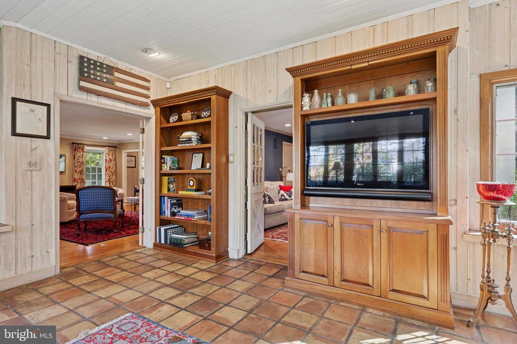 1532 WAVERLY ROAD