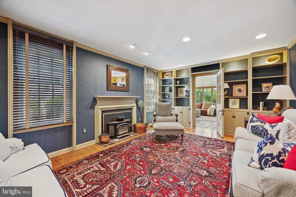 1532 WAVERLY ROAD