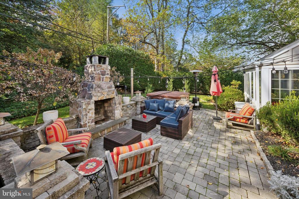 1532 WAVERLY ROAD