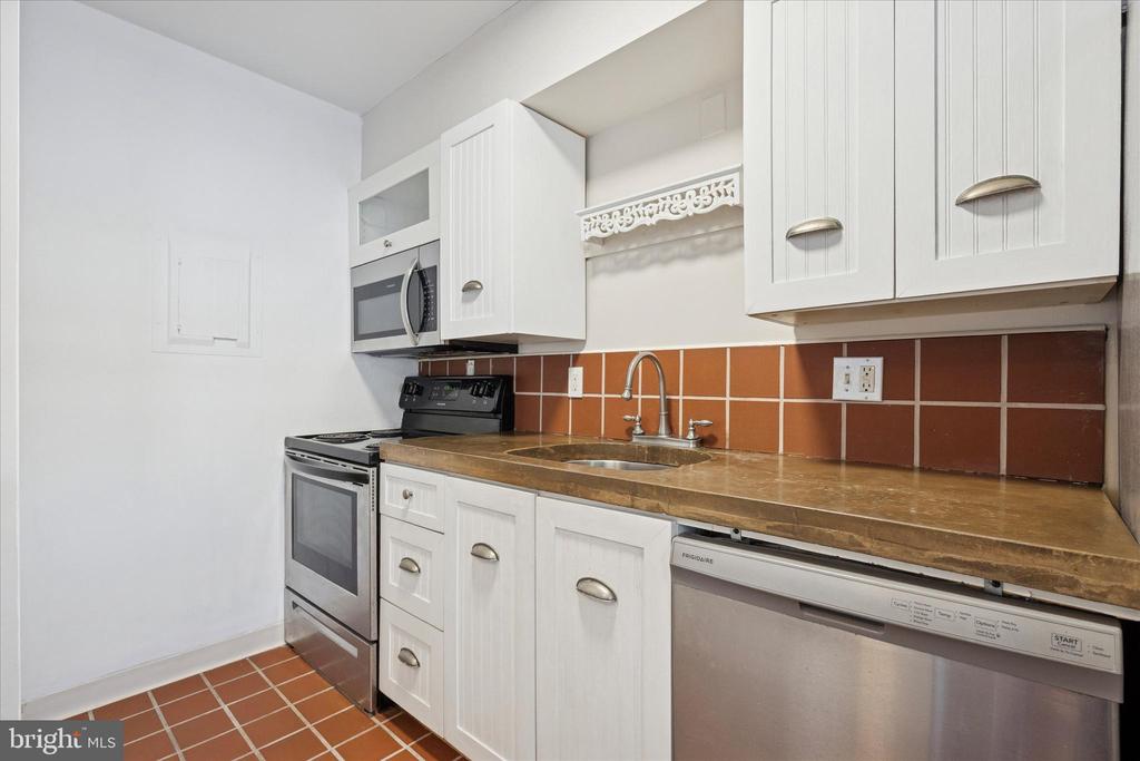 42 CONSHOHOCKEN STATE ROAD 7-B