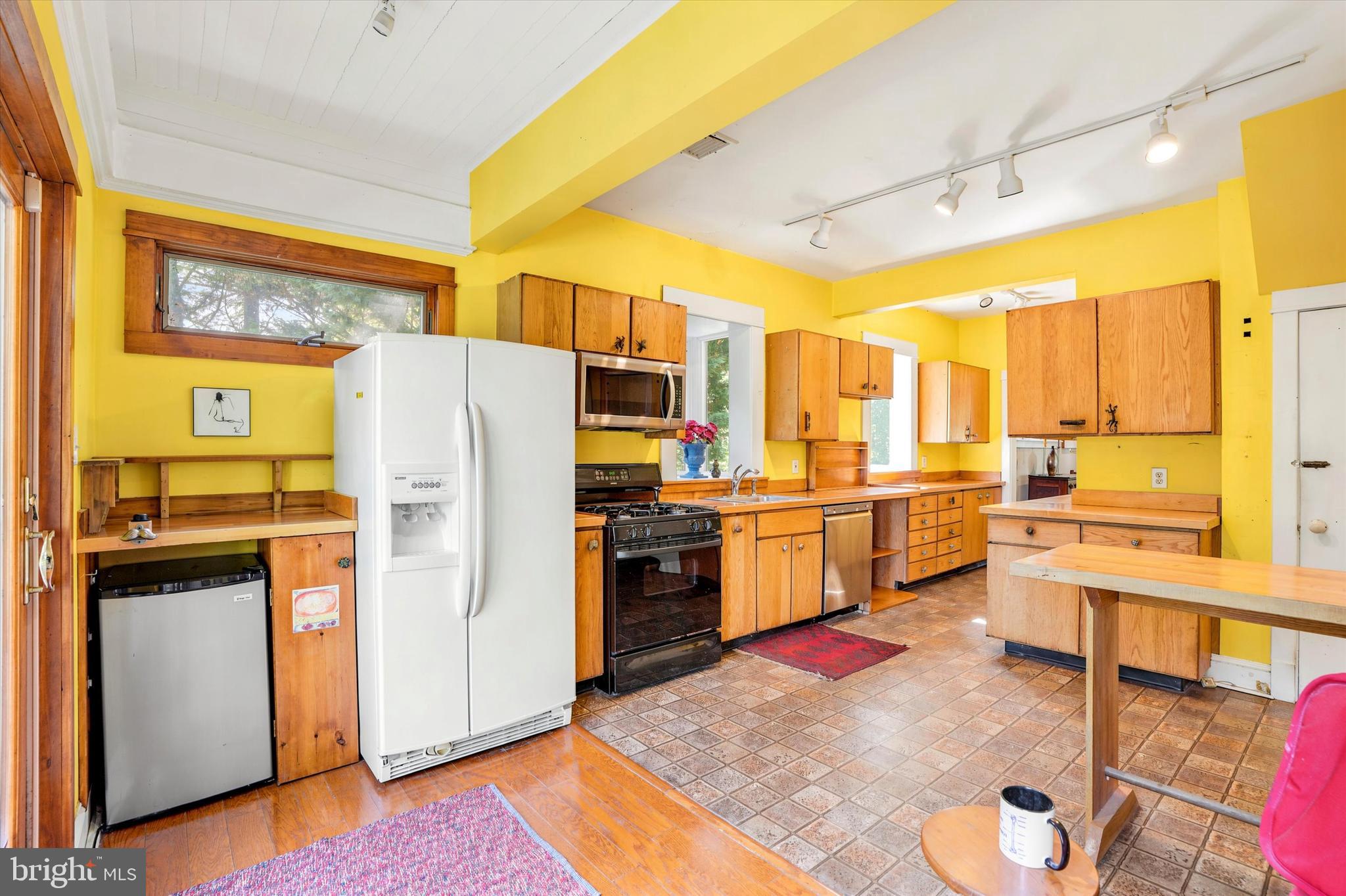 1054 CROTON ROAD
