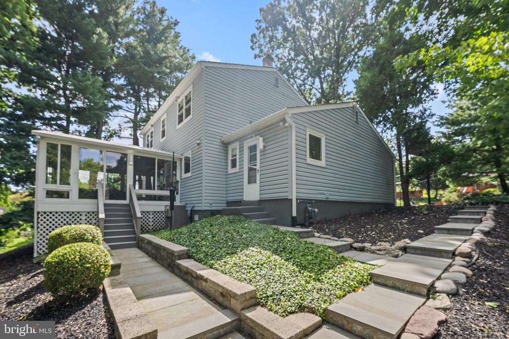801 PARDEE LANE