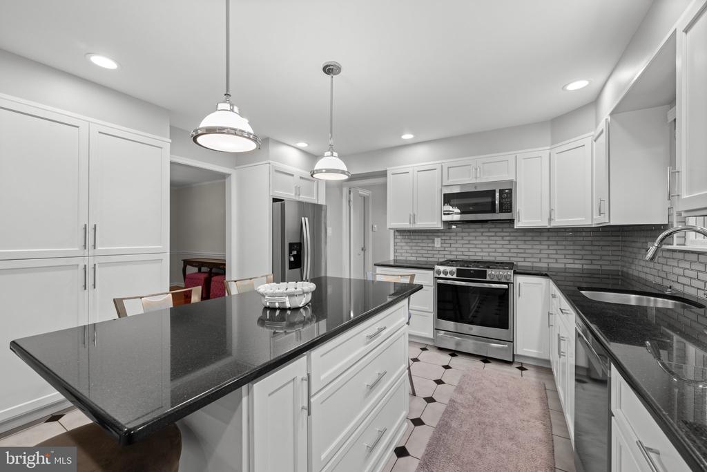 801 PARDEE LANE