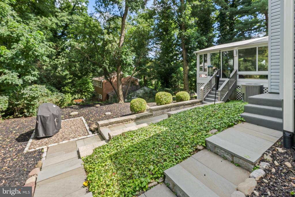 801 PARDEE LANE