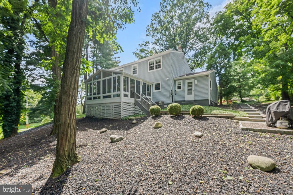 801 PARDEE LANE