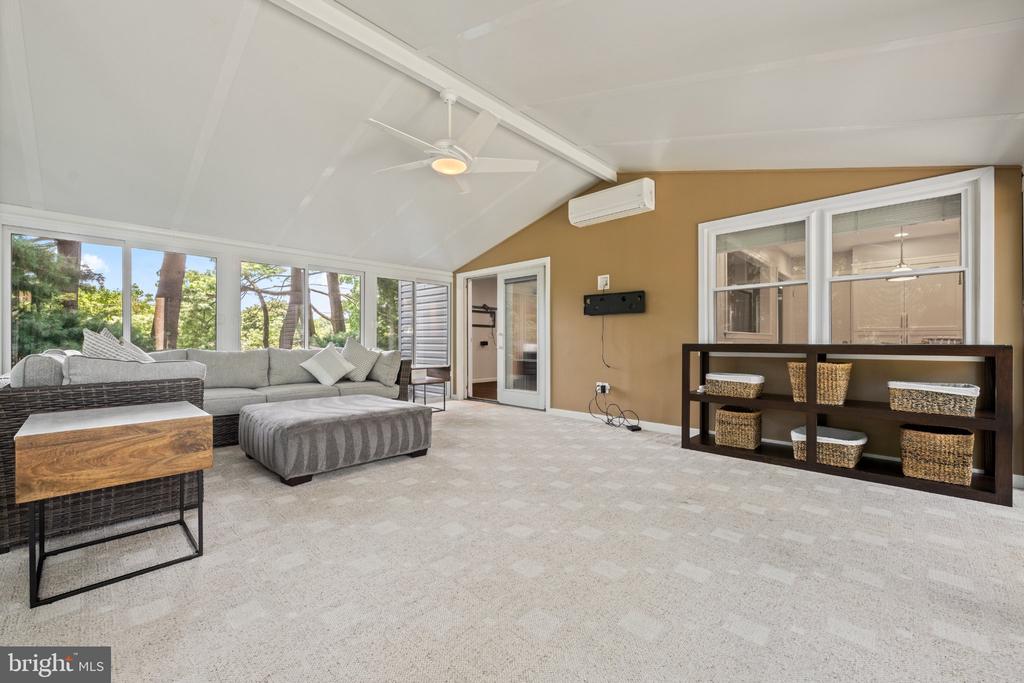801 PARDEE LANE