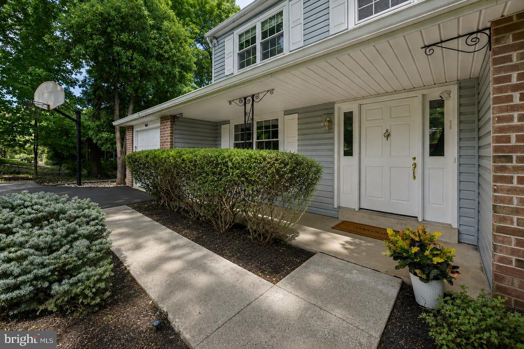 801 PARDEE LANE