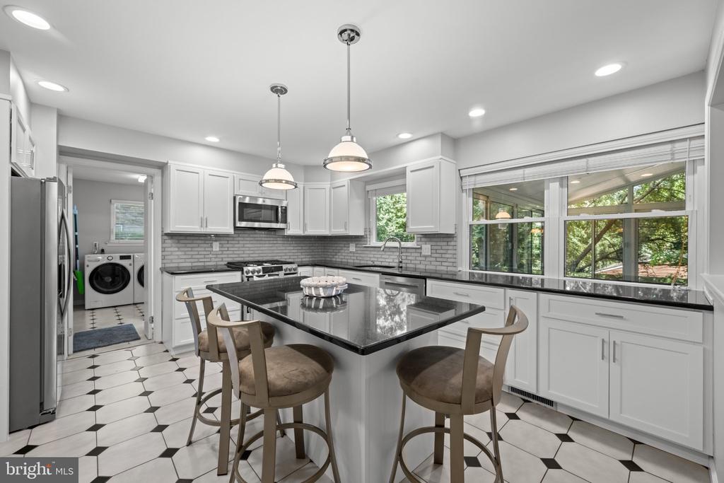 801 PARDEE LANE