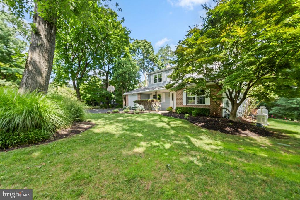 801 PARDEE LANE