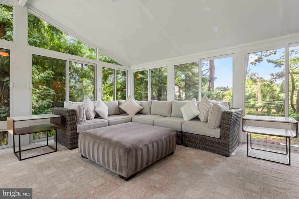 801 PARDEE LANE