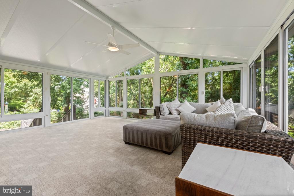 801 PARDEE LANE