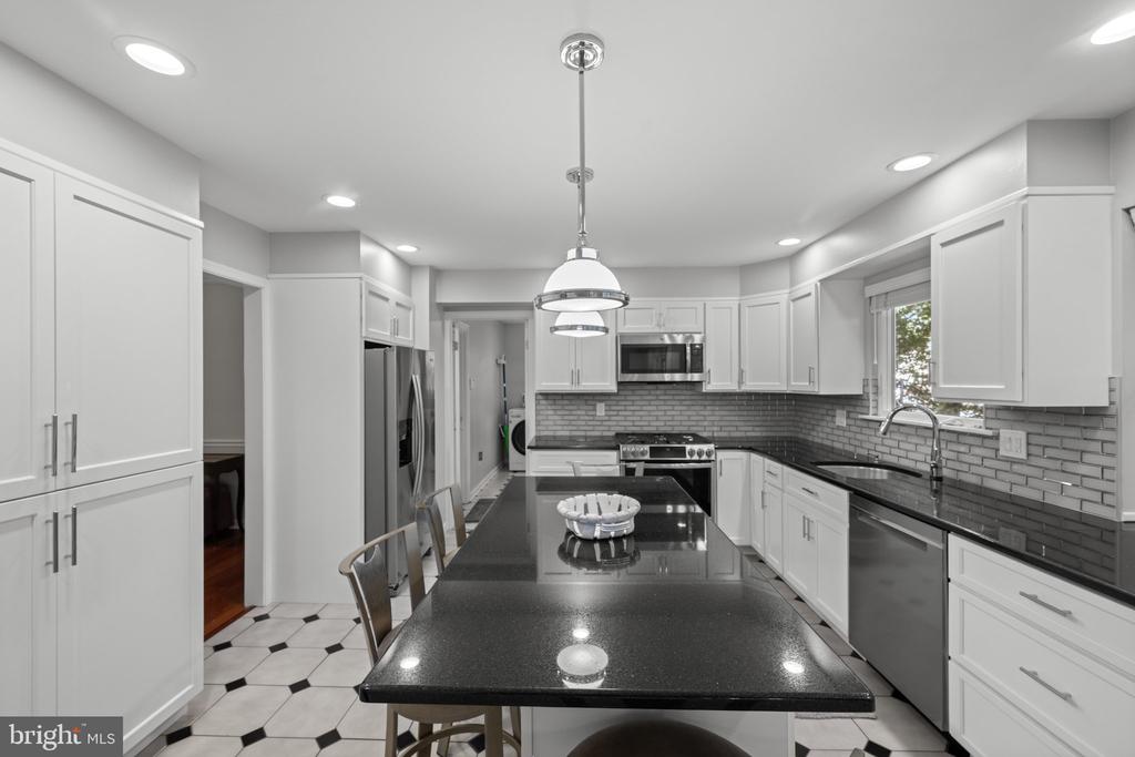 801 PARDEE LANE