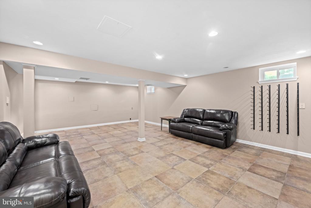 801 PARDEE LANE