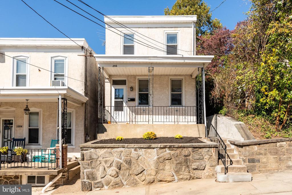 256 Hermitage St