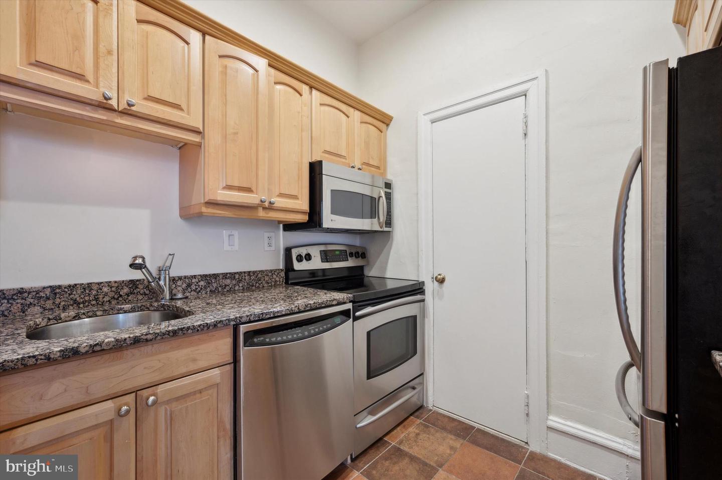 250 S 13th St #2e