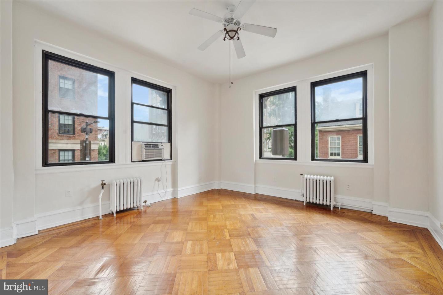 250 S 13th St #2e