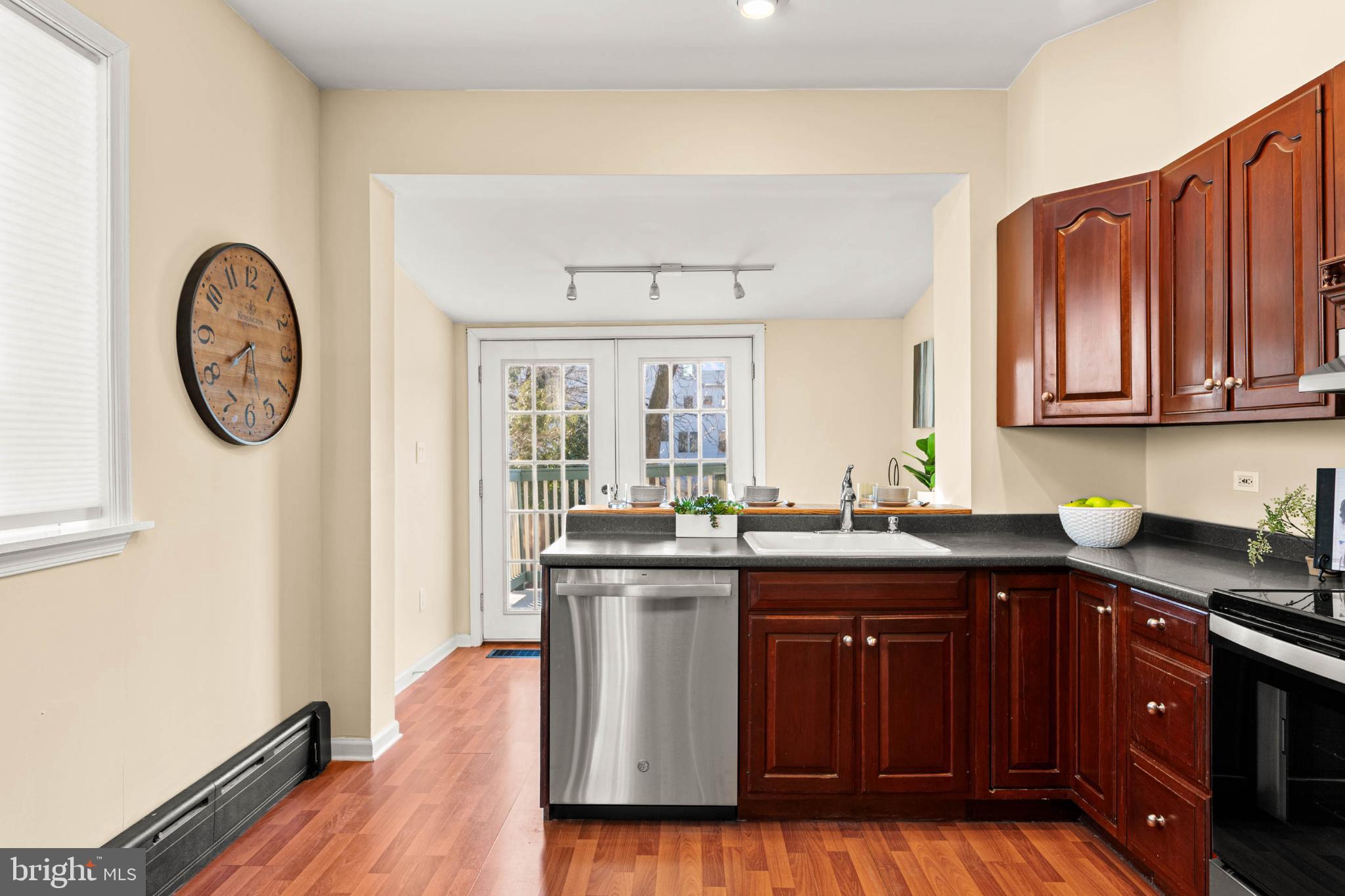 4784 SILVERWOOD STREET