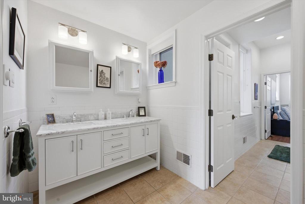 752 S 15TH STREET