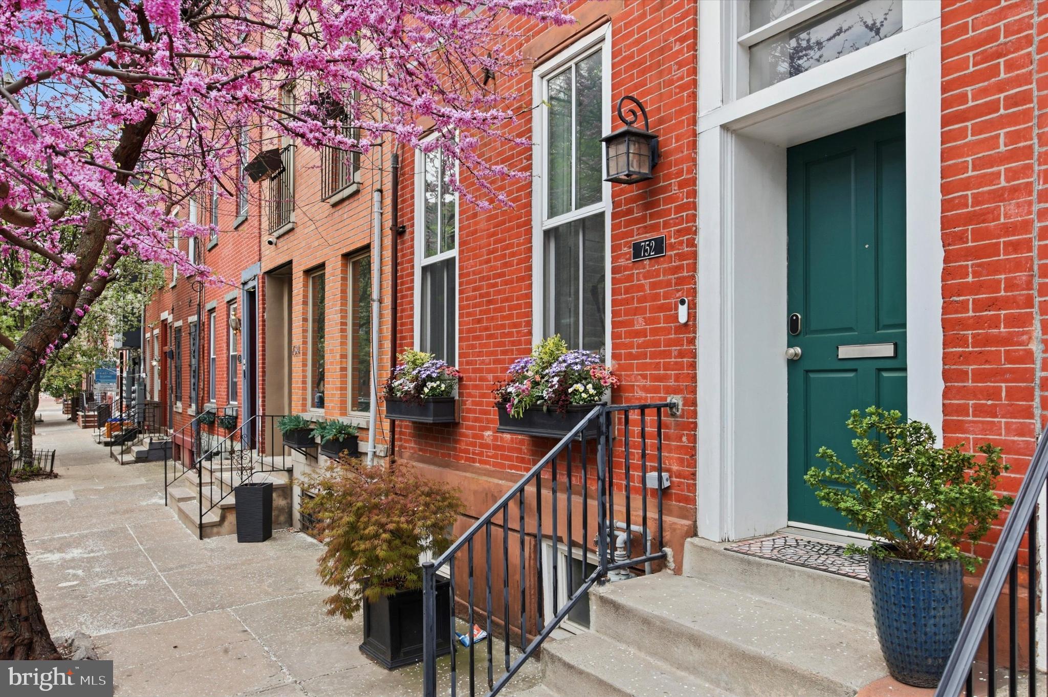 752 S 15TH STREET