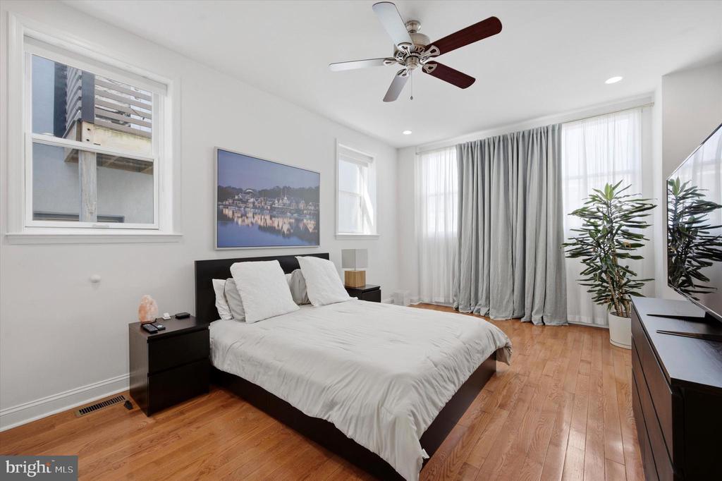 752 S 15TH STREET