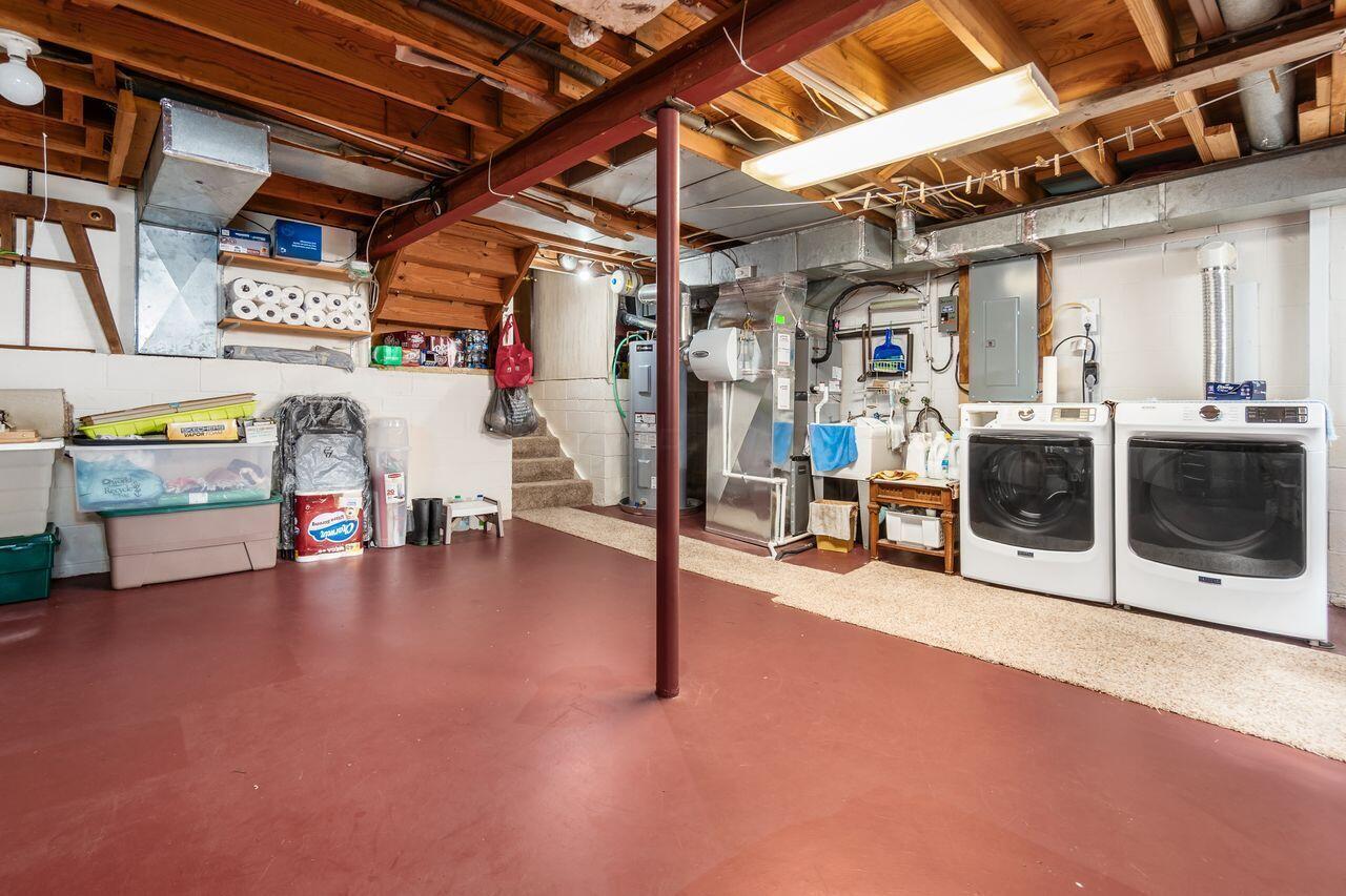 1370 Crestview Street