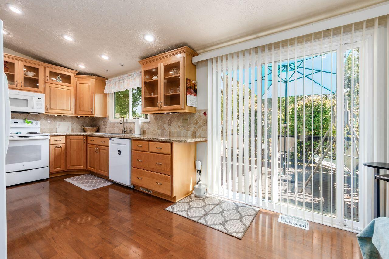 1370 Crestview Street