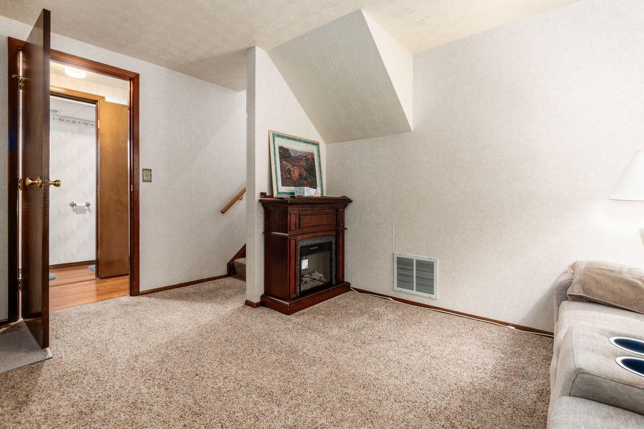 1370 Crestview Street