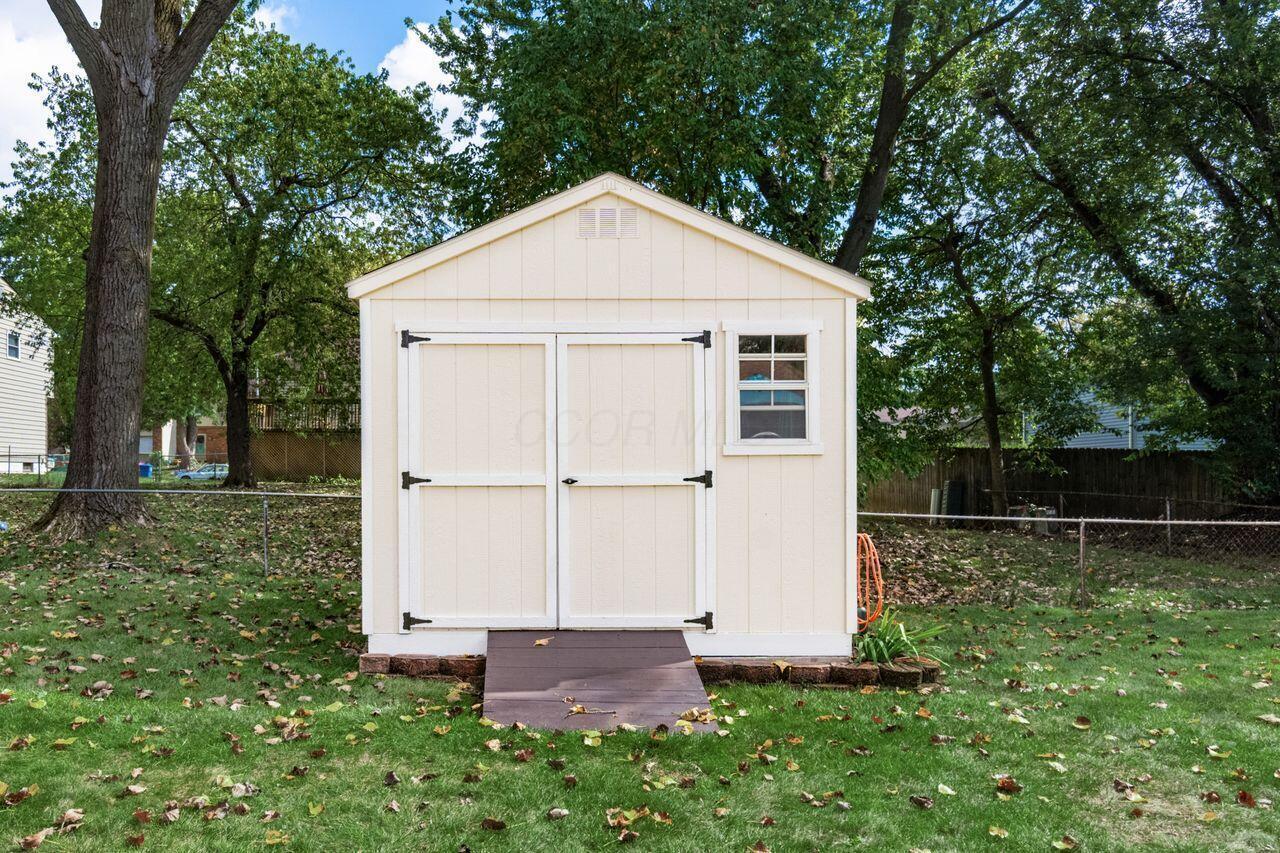 1370 Crestview Street