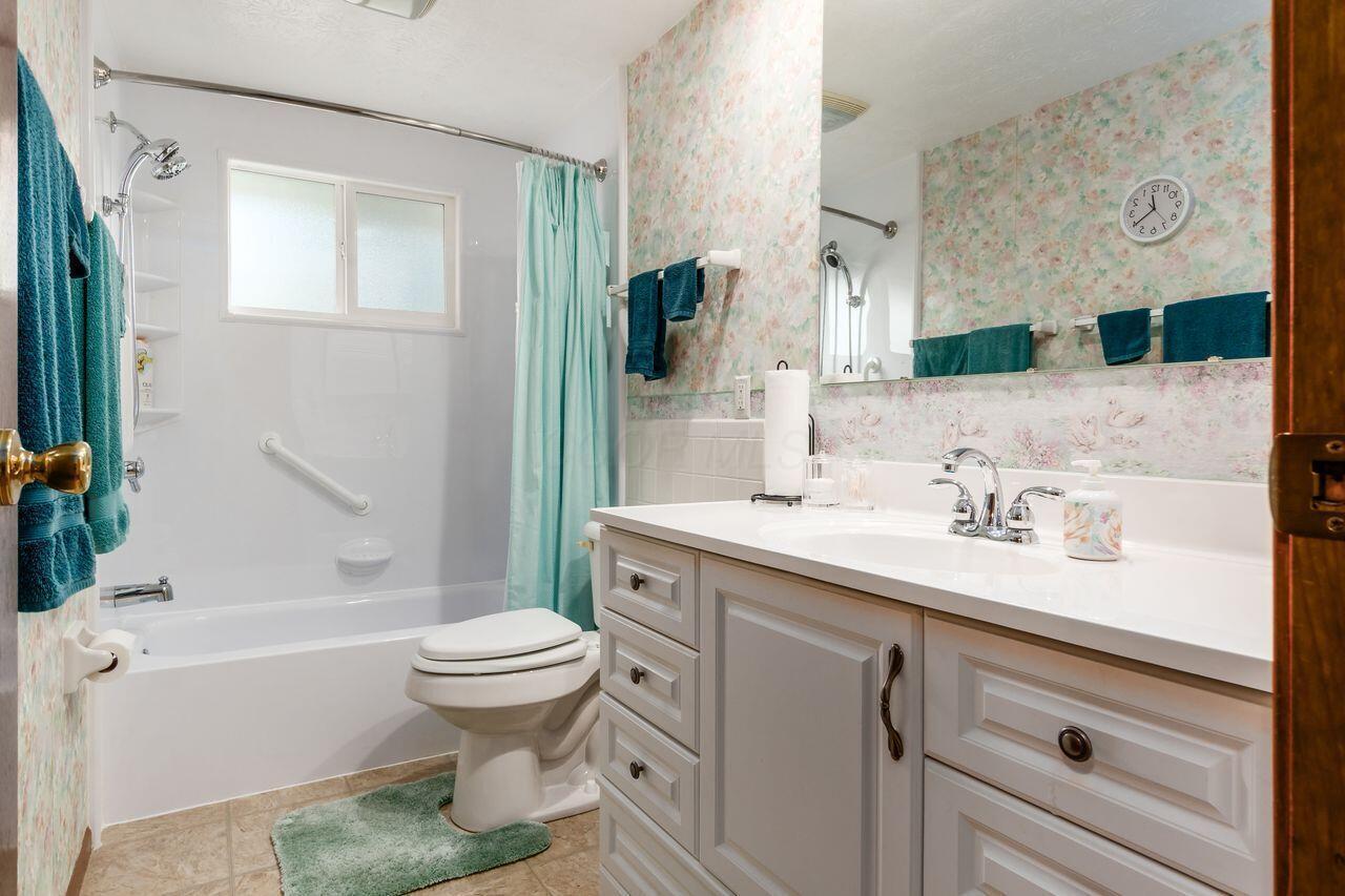 1370 Crestview Street