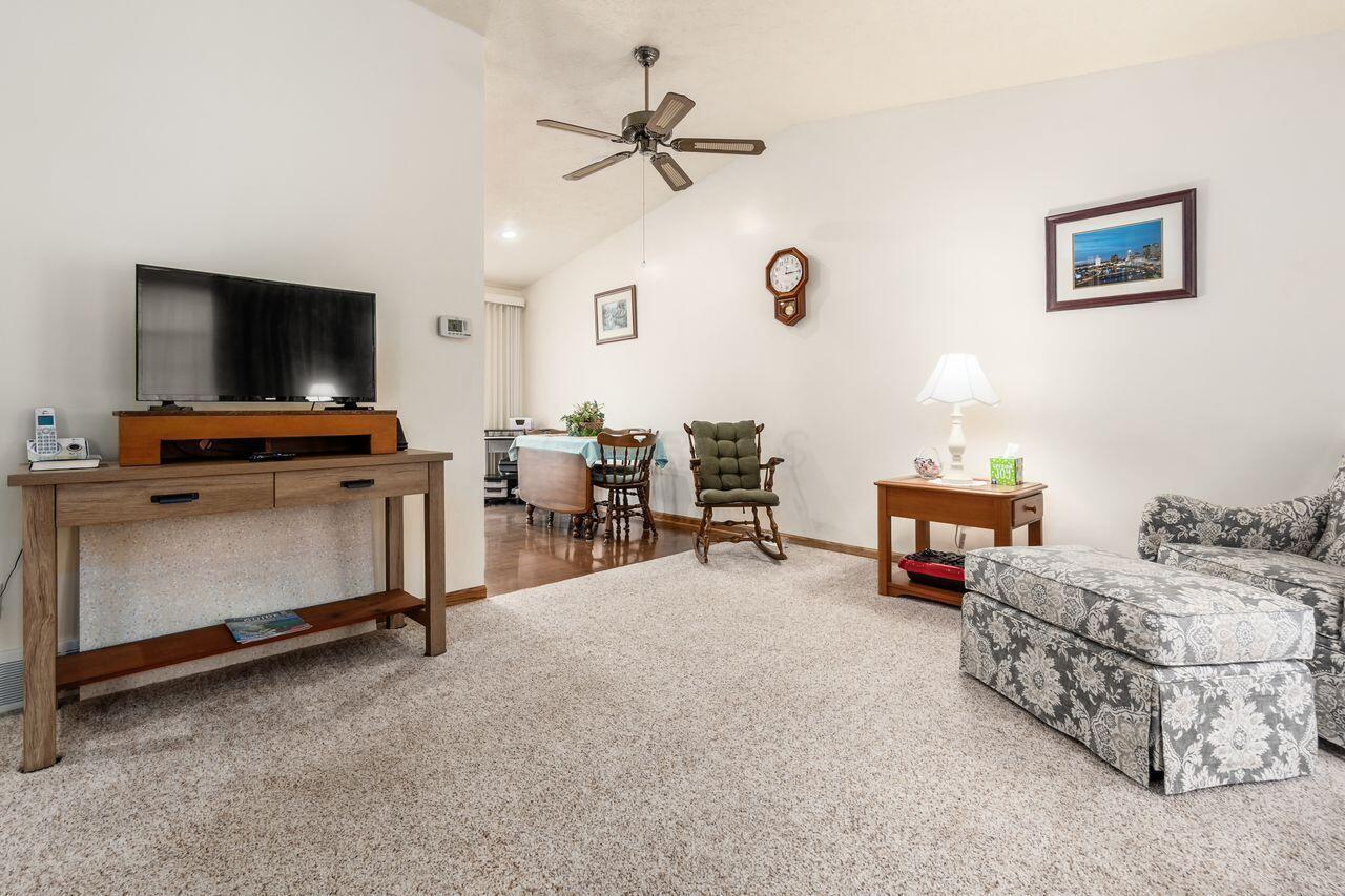 1370 Crestview Street