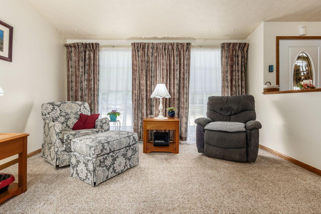 1370 Crestview Street