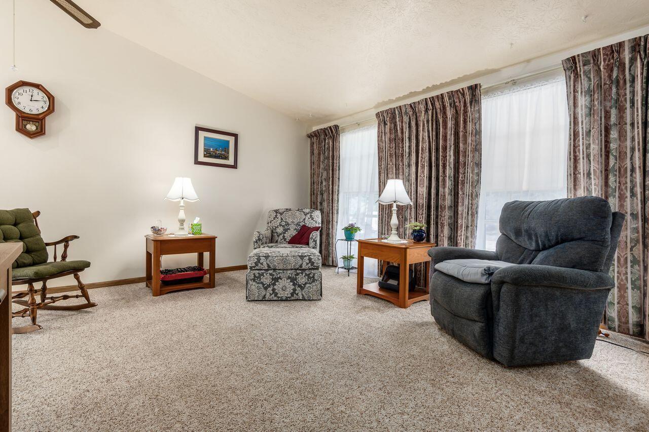 1370 Crestview Street