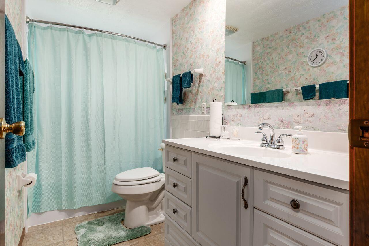 1370 Crestview Street