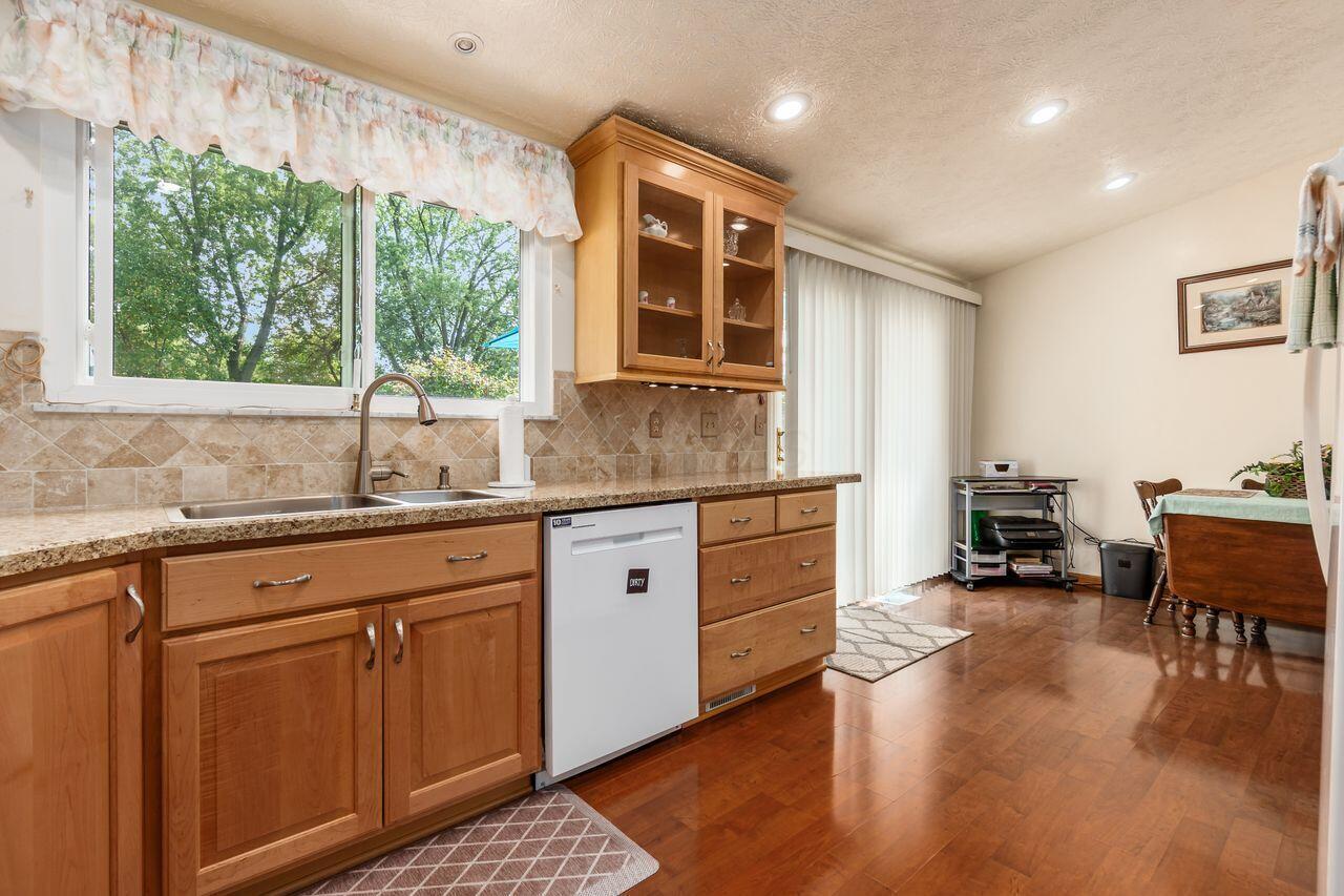 1370 Crestview Street