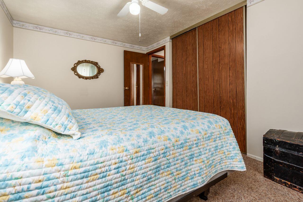 1370 Crestview Street