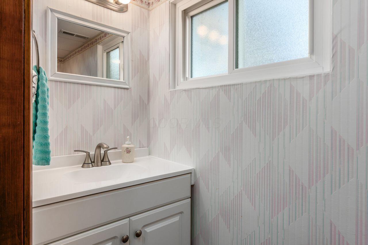 1370 Crestview Street