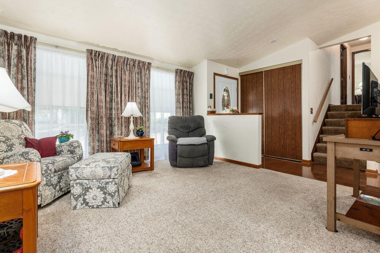 1370 Crestview Street