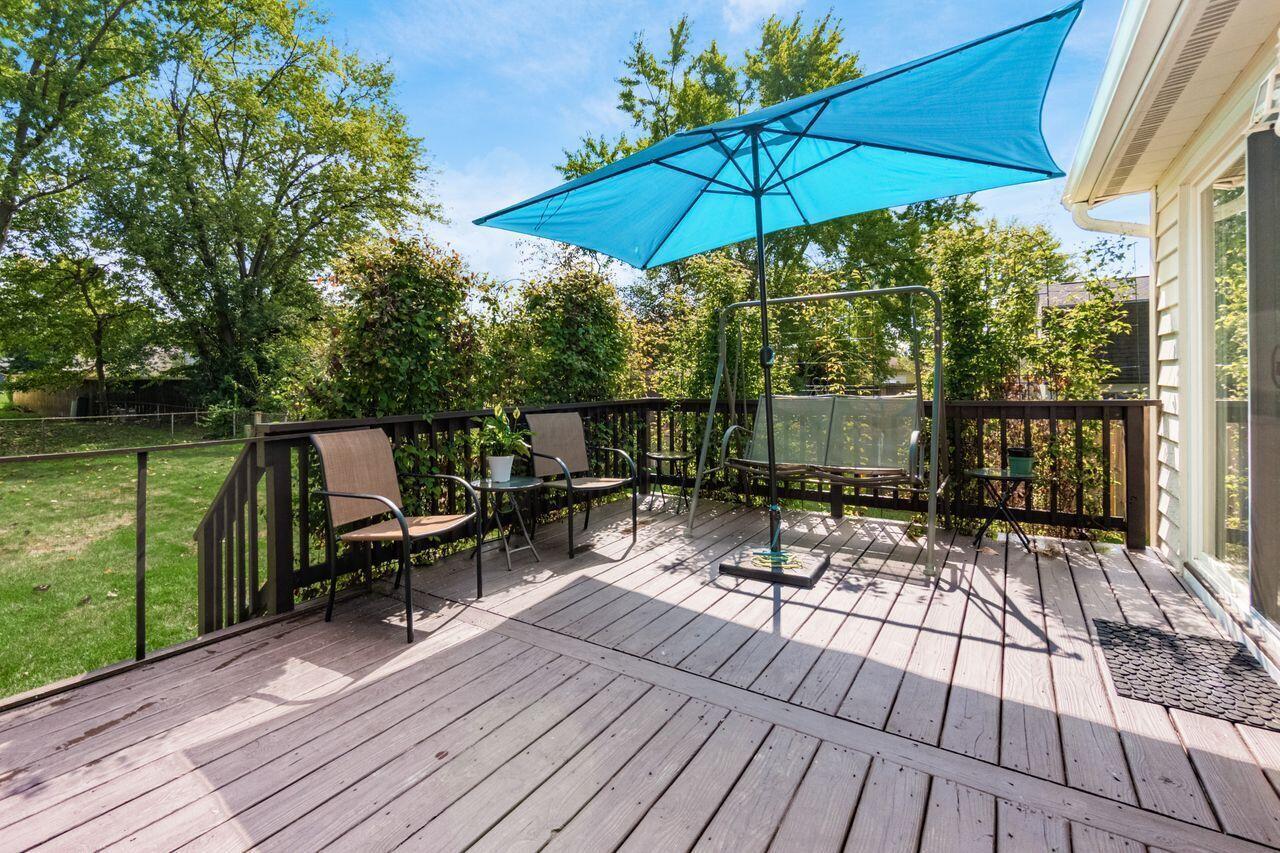 1370 Crestview Street