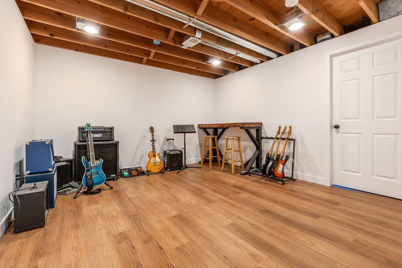 4645 Meadowgrove Drive NW