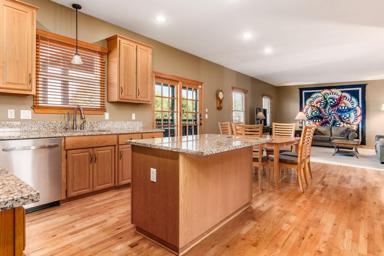 4645 Meadowgrove Drive NW