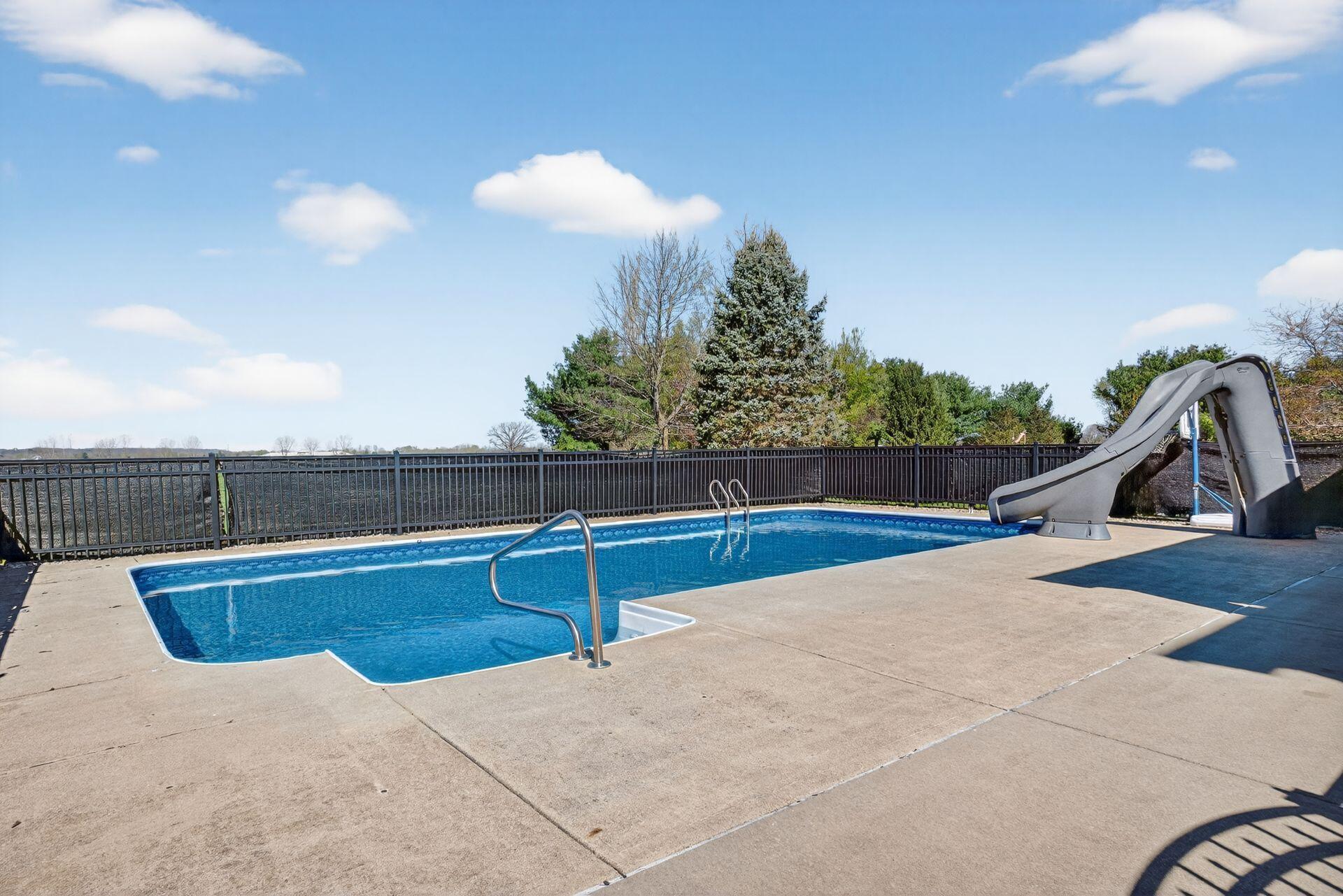 4645 Meadowgrove Drive NW