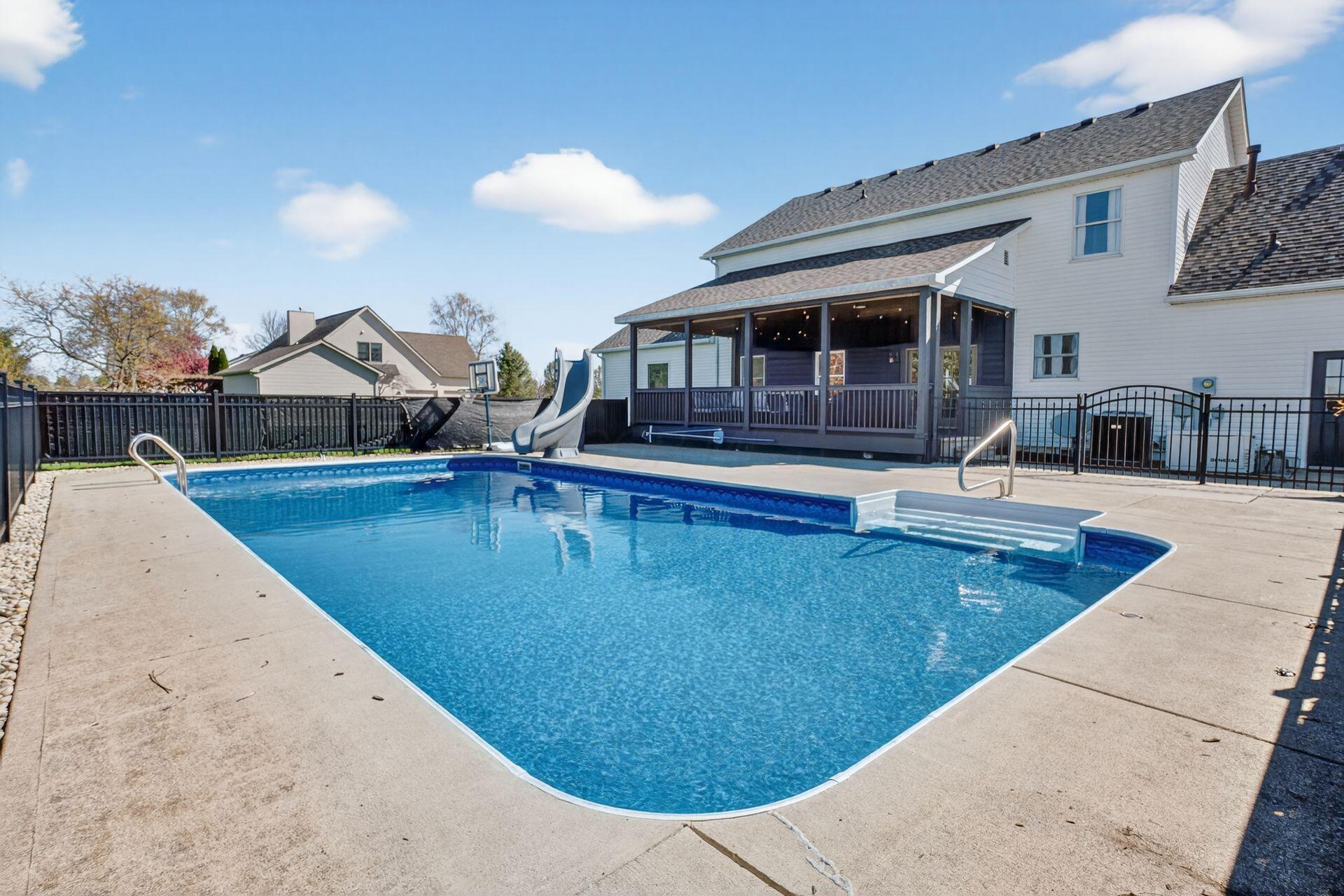 4645 Meadowgrove Drive NW