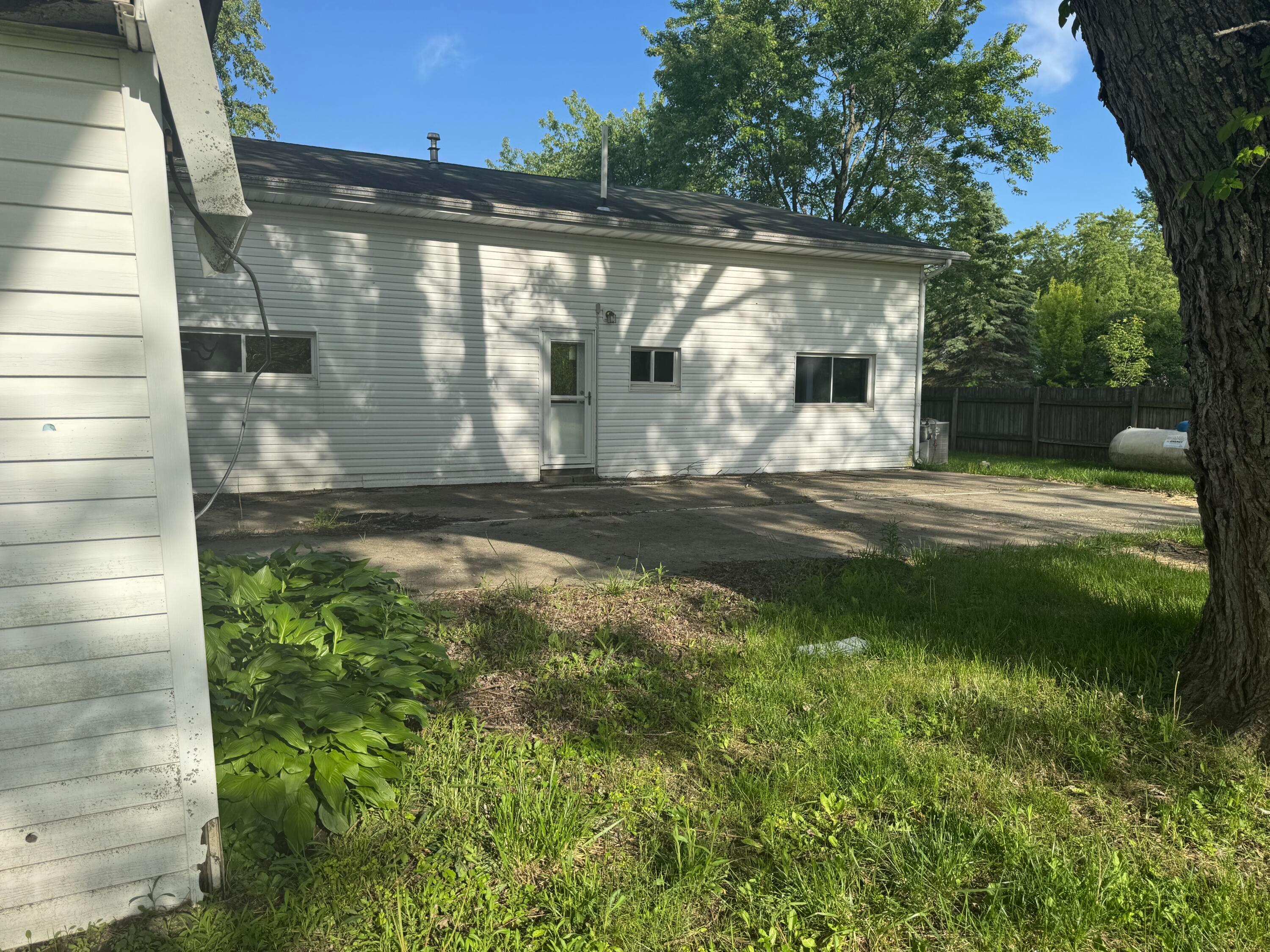 64 7th Avenue SW, 1