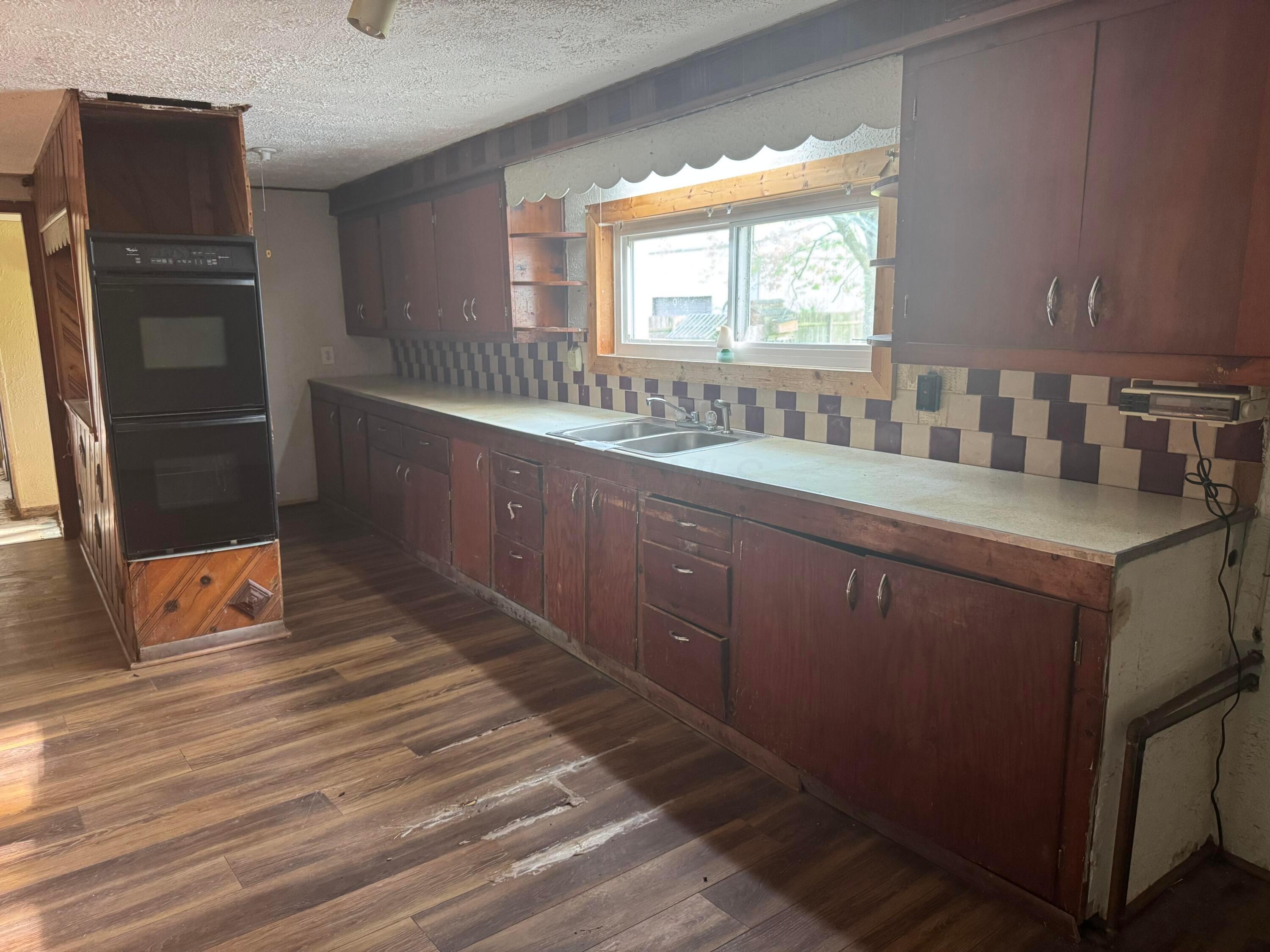 64 7th Avenue SW, 1