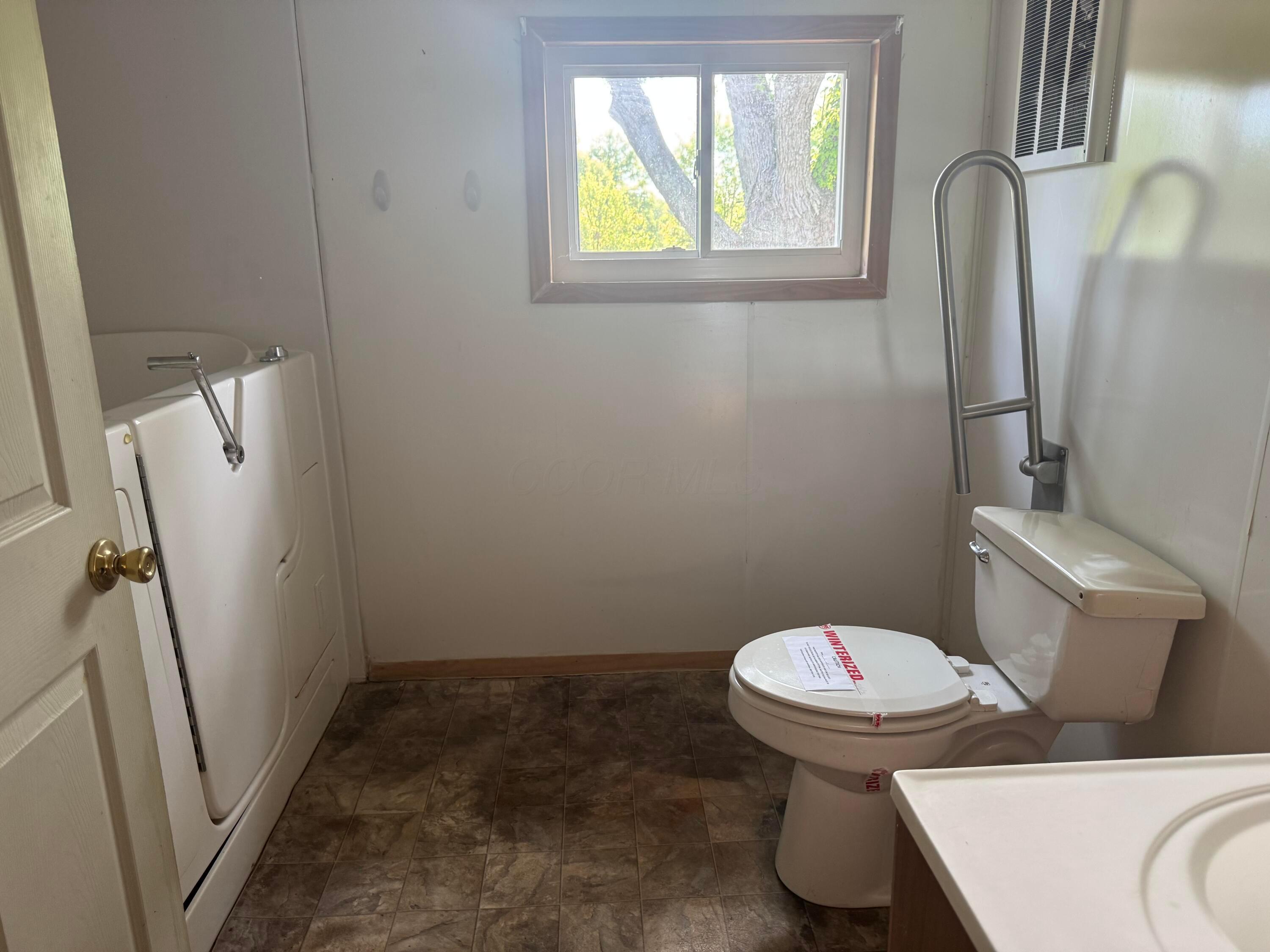 64 7th Avenue SW, 1