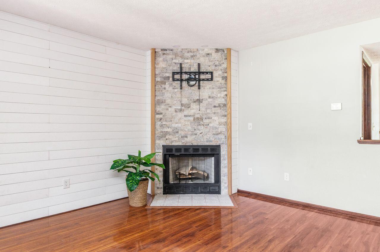 1252 Somerset Way