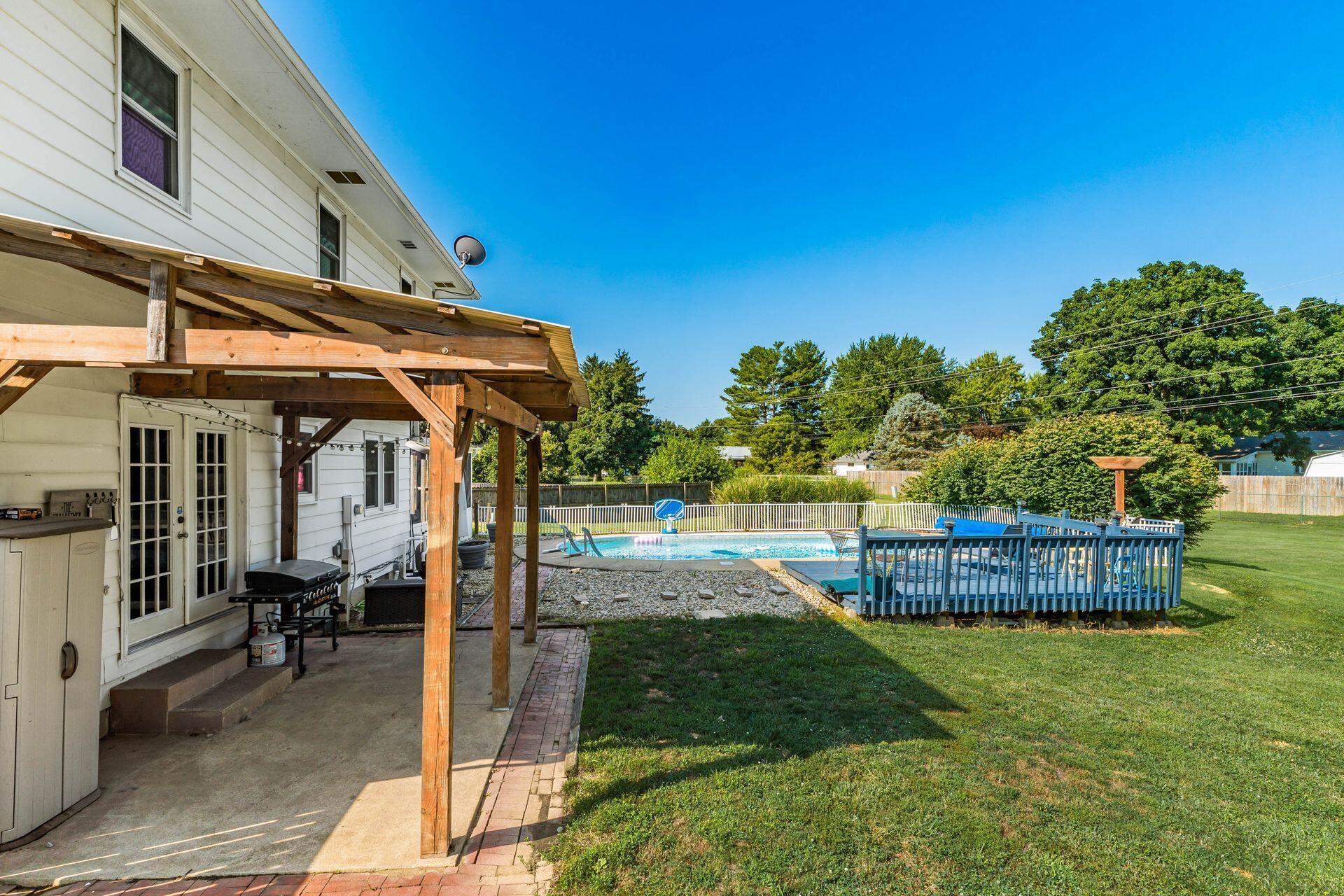 562 Mapleview Lane