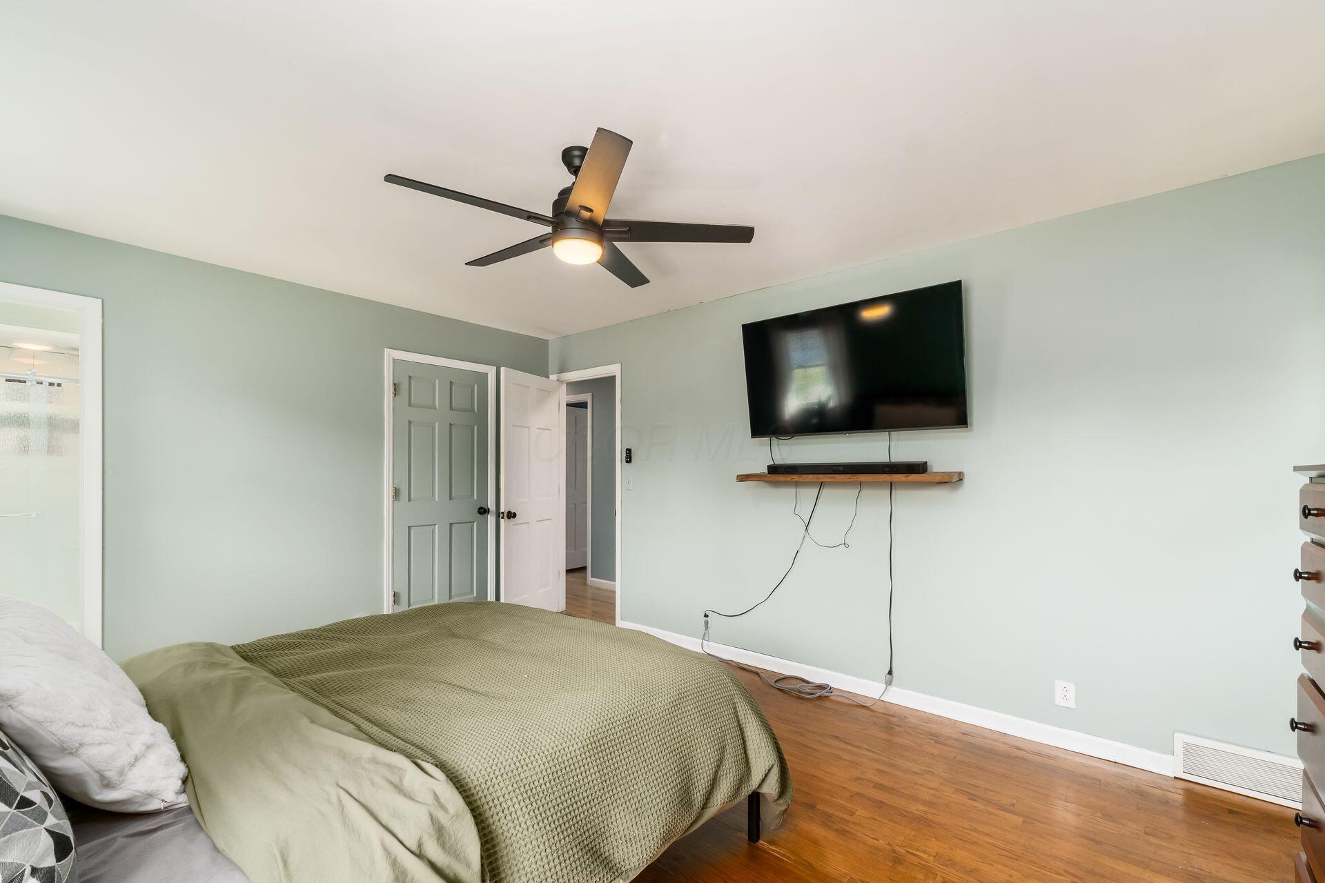 562 Mapleview Lane