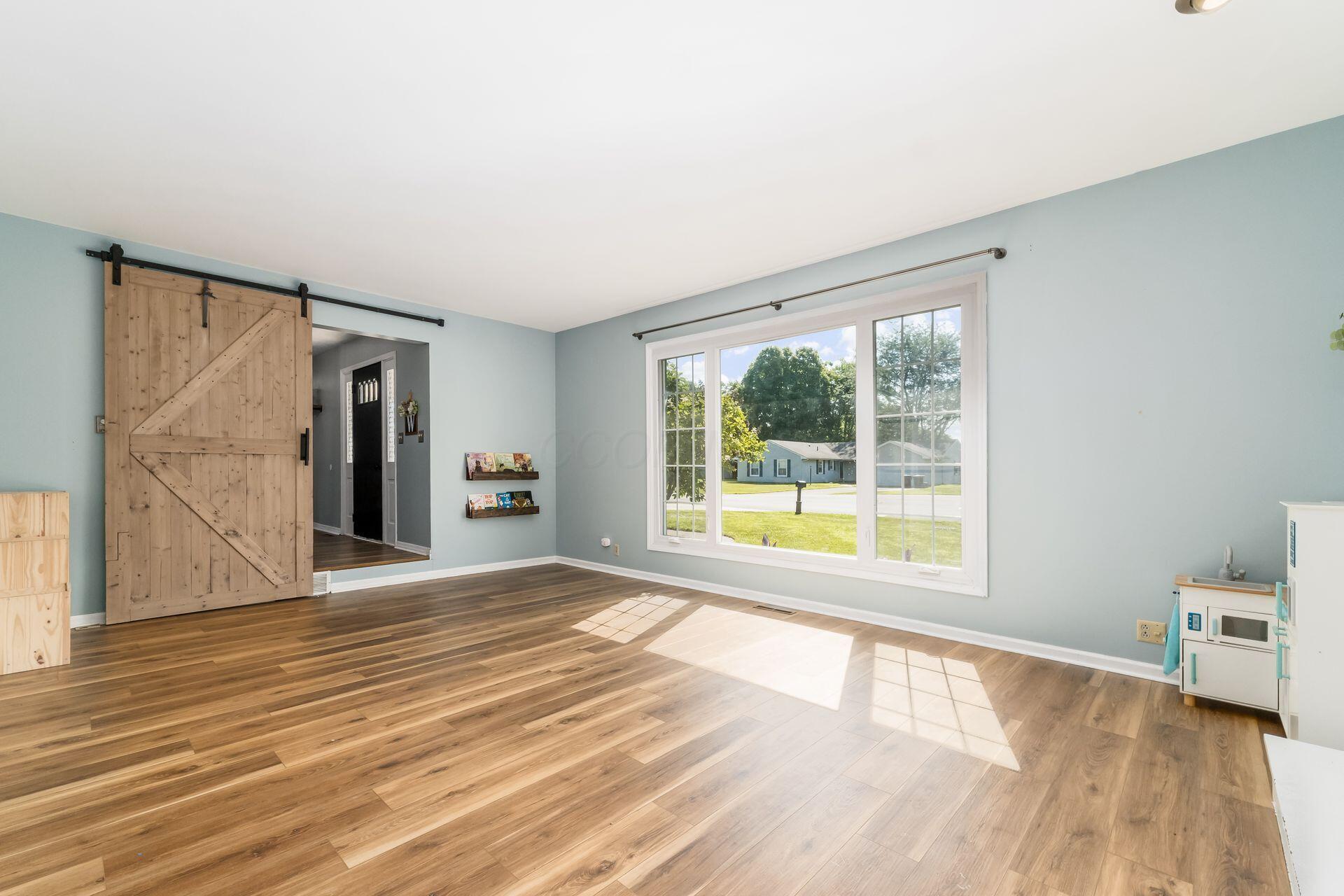 562 Mapleview Lane