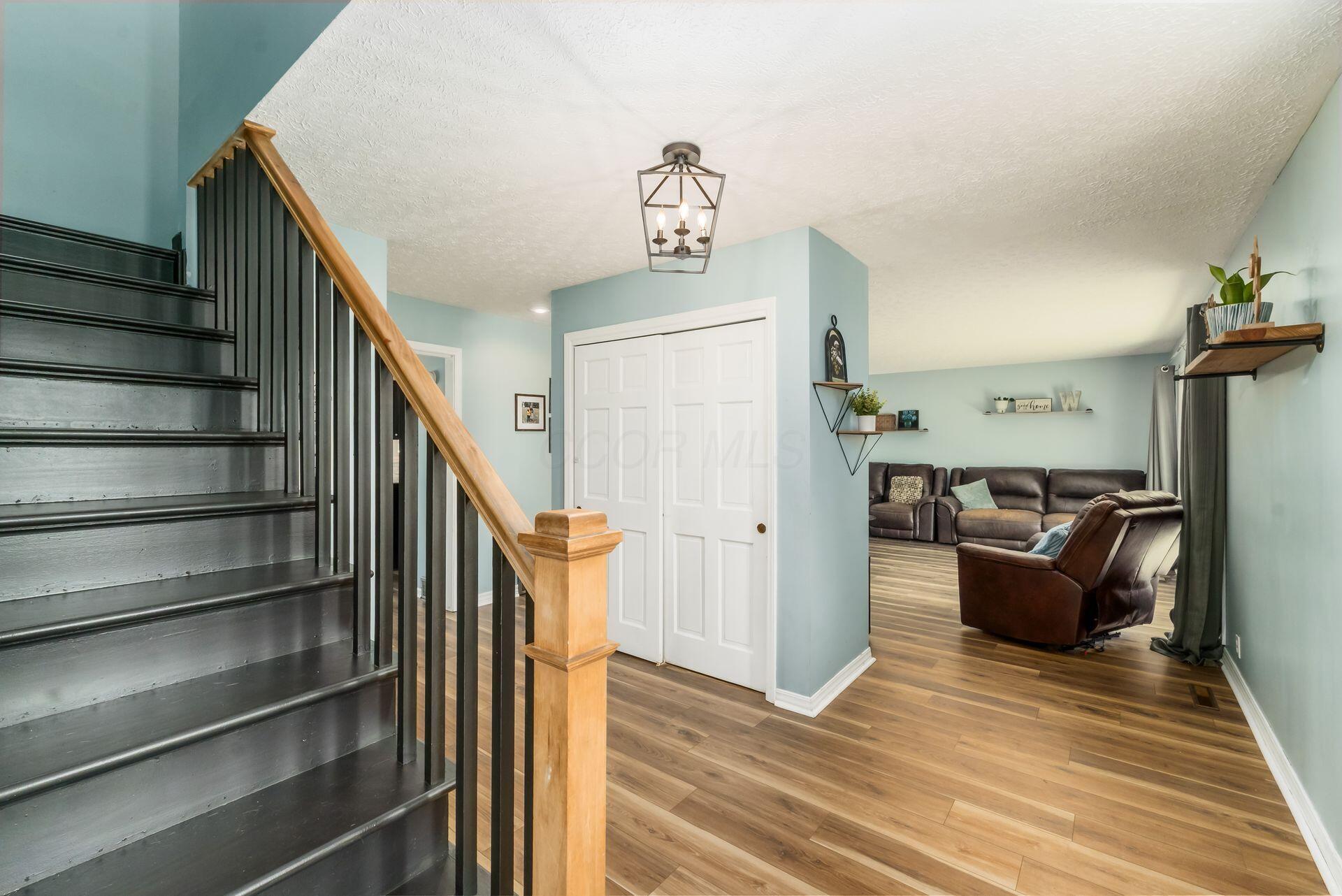 562 Mapleview Lane